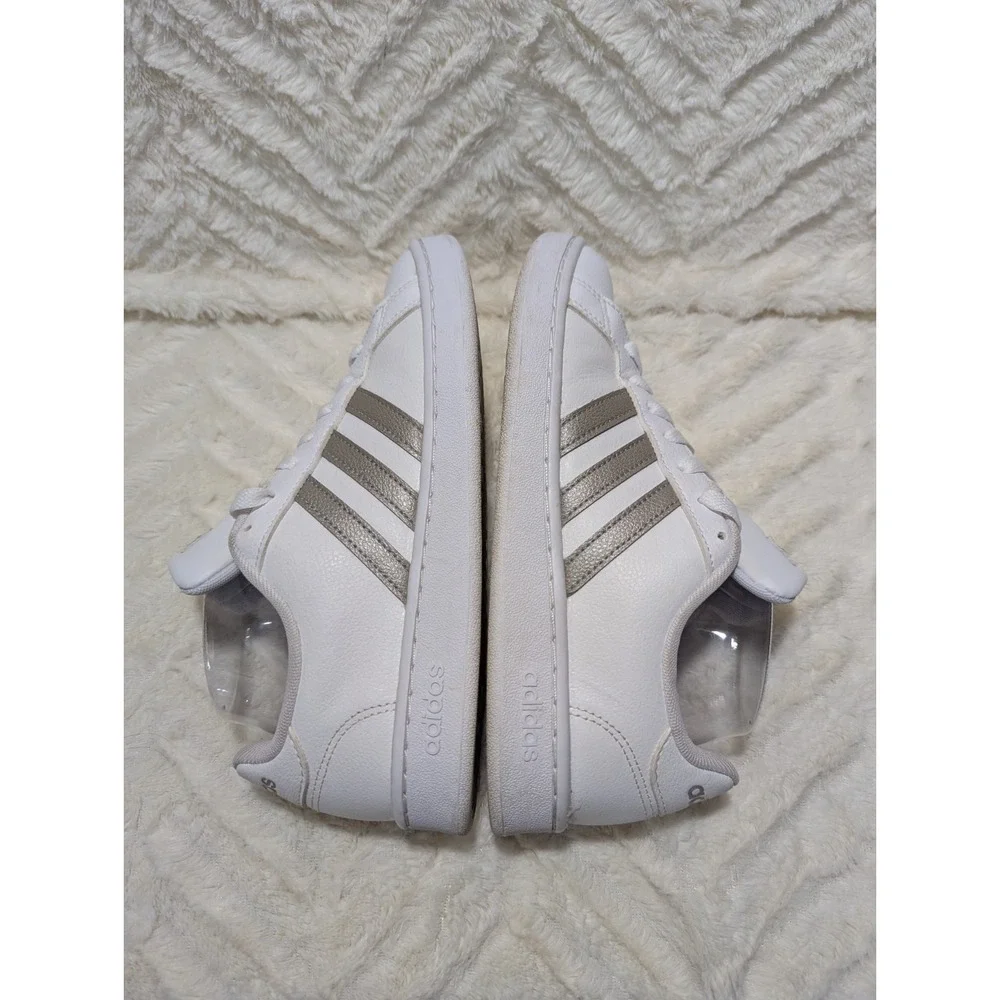 A3 Adidas Advantage‎ Cloudfoam Sneakers Unisex Size 8 White Gray Stripes